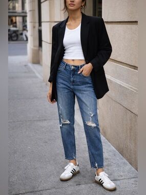 Silver Jeans Co Cool girl boyfriend fit intentional distressed mid rise denim